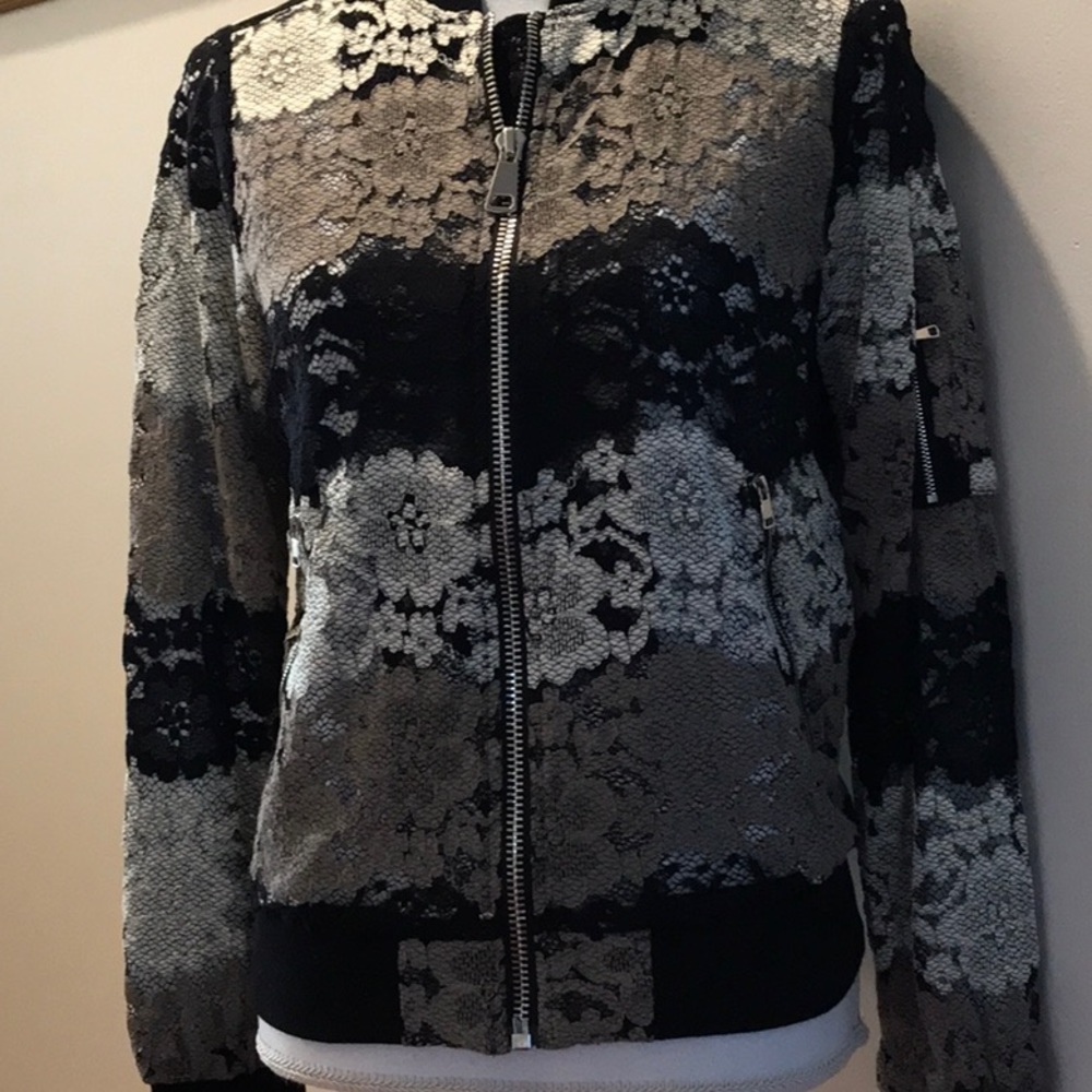 Lace Overlay Jacket~Cute *️⃣🖤*️⃣